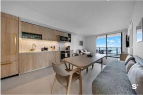 Luxury Downtown 2 BR with Skyline Panorama